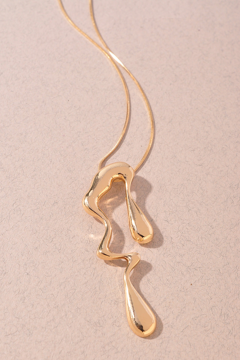 WAVY METAL TEARDROP NECKLACE
